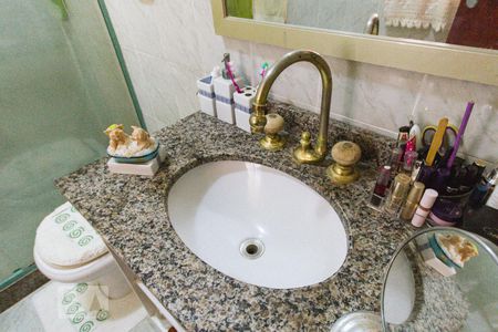 Casa de condomínio para alugar com 330m², 4 quartos e 3 vagasBanheiro Suíte (Segundo Andar)