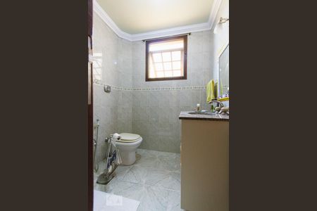 Casa de condomínio para alugar com 330m², 4 quartos e 3 vagasBanheiro Social (Segundo Andar)
