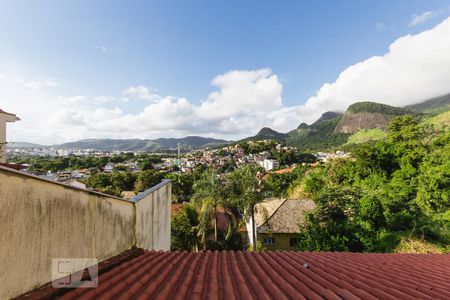 Casa de condomínio para alugar com 330m², 4 quartos e 3 vagasVista Boate (Subsolo)