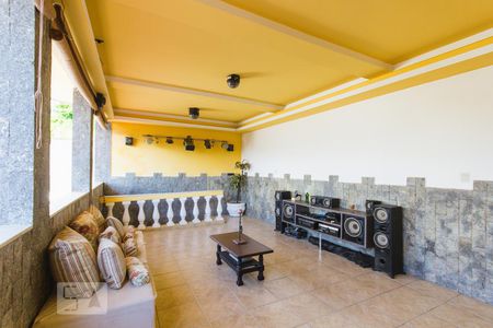 Casa de condomínio para alugar com 330m², 4 quartos e 3 vagasBoate (Subsolo)
