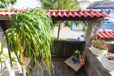 Casa de condomínio para alugar com 330m², 4 quartos e 3 vagasEntrada