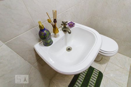Casa de condomínio para alugar com 330m², 4 quartos e 3 vagasLavabo (Primeiro Andar)