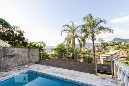 Casa de condomínio para alugar com 330m², 4 quartos e 3 vagasÁrea Piscina (Subsolo)