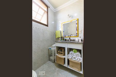 Casa de condomínio para alugar com 330m², 4 quartos e 3 vagasBanheiro Social (Segundo Andar)