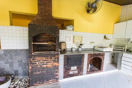 Casa de condomínio para alugar com 330m², 4 quartos e 3 vagasChurrasqueira - Área Gourmet (Subsolo)