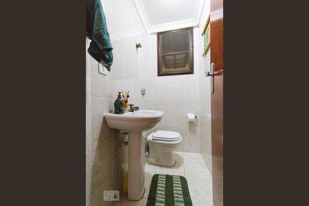 Casa de condomínio para alugar com 330m², 4 quartos e 3 vagasLavabo (Primeiro Andar)