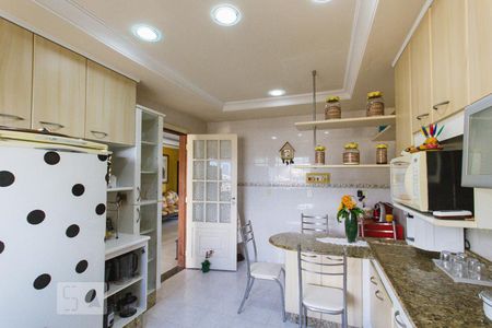 Casa de condomínio para alugar com 330m², 4 quartos e 3 vagasCozinha (Primeiro Andar)
