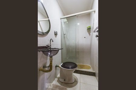 Casa de condomínio para alugar com 330m², 4 quartos e 3 vagasBanheiro de Serviço (Subsolo)