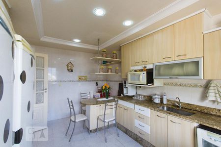 Casa de condomínio para alugar com 330m², 4 quartos e 3 vagasCozinha (Primeiro Andar)