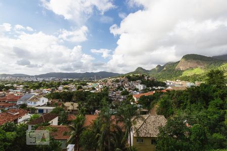 Casa de condomínio para alugar com 330m², 4 quartos e 3 vagasVista Varanda 2 - Sala (Primeiro Andar)