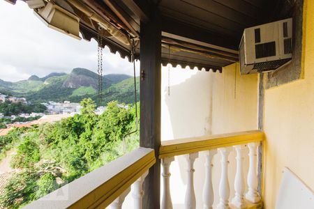 Casa de condomínio para alugar com 330m², 4 quartos e 3 vagasVaranda - Quarto 1 e Quarto 2 (Segundo Andar)