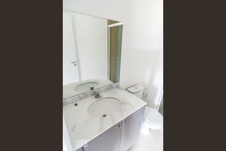 Banheiro de kitnet/studio para alugar com 1 quarto, 34m² em Praia de Belas, Porto Alegre