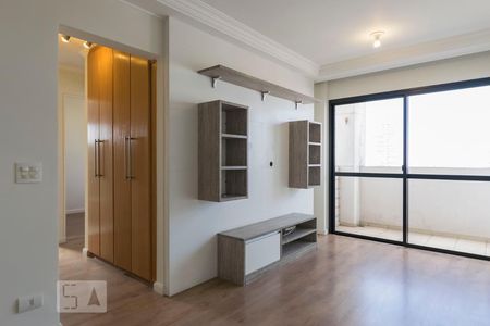 Sala (Armários) de apartamento para alugar com 3 quartos, 65m² em Vila Gumercindo, São Paulo