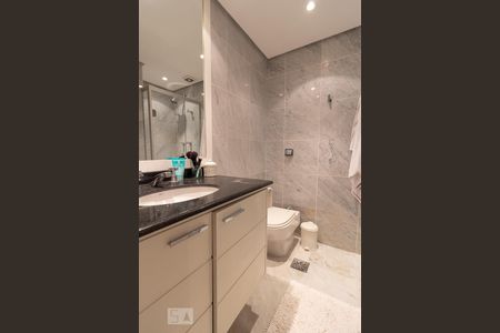 Banheiro de apartamento à venda com 3 quartos, 155m² em Santo Amaro, São Paulo