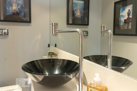 Lavabo de apartamento à venda com 3 quartos, 155m² em Santo Amaro, São Paulo