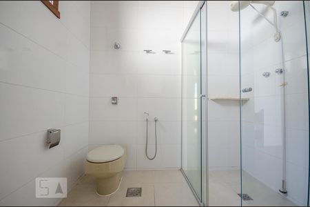 Casa para alugar com 440m², 4 quartos e 3 vagasBanheiro Social