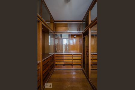 Casa para alugar com 440m², 4 quartos e 3 vagasCloset Suíte 1