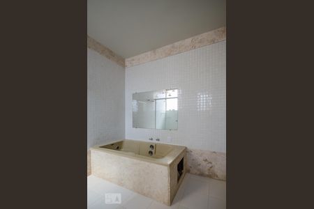 Casa para alugar com 440m², 4 quartos e 3 vagasBanheiro da Suíte 1