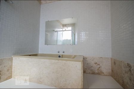 Casa para alugar com 440m², 4 quartos e 3 vagasBanheiro da Suíte 1