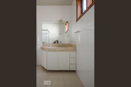 Casa para alugar com 440m², 4 quartos e 3 vagasBanheiro Social