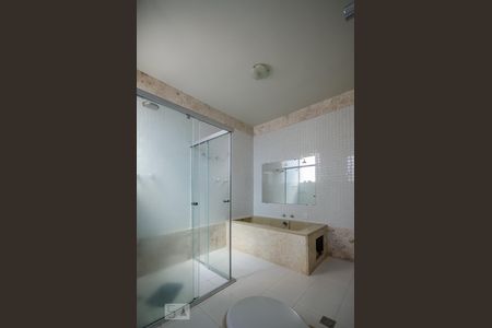 Casa para alugar com 440m², 4 quartos e 3 vagasBanheiro da Suíte 1