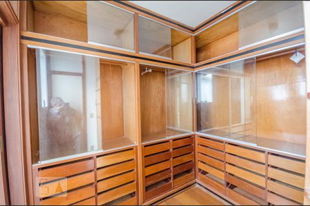 Casa para alugar com 440m², 4 quartos e 3 vagasCloset Suíte 1