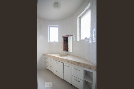 Casa para alugar com 440m², 4 quartos e 3 vagasBanheiro da Suíte 1