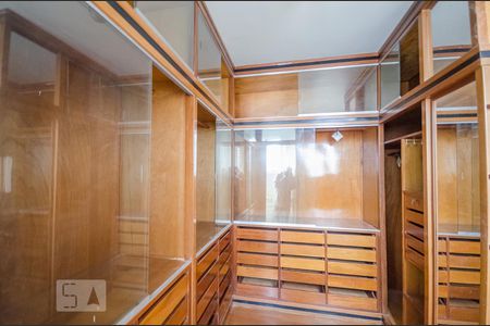 Casa para alugar com 440m², 4 quartos e 3 vagasCloset Suíte 1