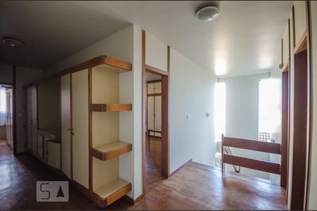 Casa para alugar com 440m², 4 quartos e 3 vagasCorredor