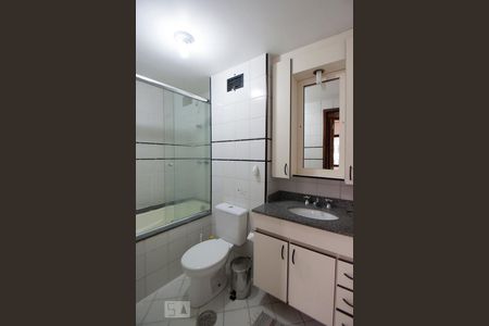 Banheiro de apartamento à venda com 1 quarto, 55m² em Vila Buarque, São Paulo
