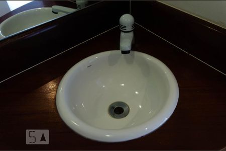 Apartamento à venda com 154m², 2 quartos e 2 vagasLavatório do banheiro social