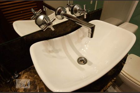 Apartamento à venda com 154m², 2 quartos e 2 vagasLavatório da suite 2