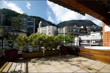 Apartamento à venda com 154m², 2 quartos e 2 vagasVaranda gourmet na cobertura