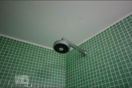 Apartamento à venda com 154m², 2 quartos e 2 vagasChuveiro do banheiro da suite 1