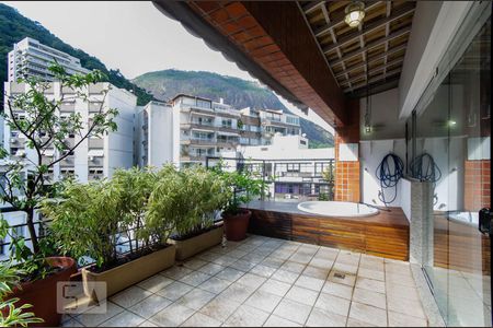 Apartamento à venda com 154m², 2 quartos e 2 vagasVaranda gourmet na cobertura