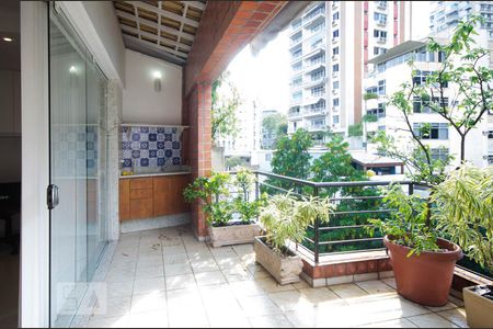 Apartamento à venda com 154m², 2 quartos e 2 vagasVaranda gourmet na cobertura