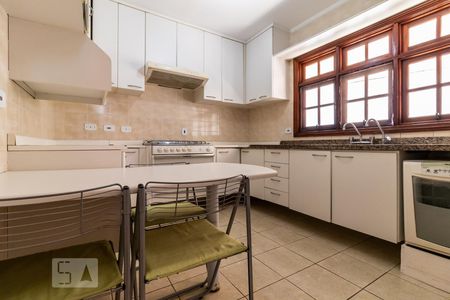 Casa de condomínio à venda com 281m², 4 quartos e 4 vagas Casa de condomínio à venda com 281m², 4 quartos e 4 vagasCozinha