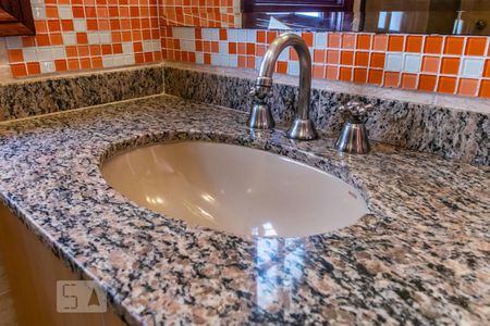 Casa de condomínio à venda com 281m², 4 quartos e 4 vagas Casa de condomínio à venda com 281m², 4 quartos e 4 vagasDetalhe do Banheiro da Suíte 1