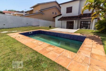 Casa de condomínio à venda com 281m², 4 quartos e 4 vagas Casa de condomínio à venda com 281m², 4 quartos e 4 vagasPiscina