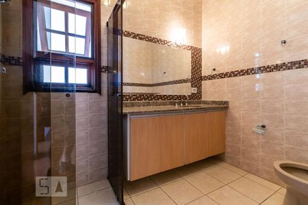 Casa de condomínio à venda com 281m², 4 quartos e 4 vagas Casa de condomínio à venda com 281m², 4 quartos e 4 vagasBanheiro Comum