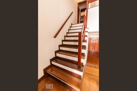 Escadas de casa de condomínio à venda com 4 quartos, 281m² em Alphaville, Santana de Parnaíba