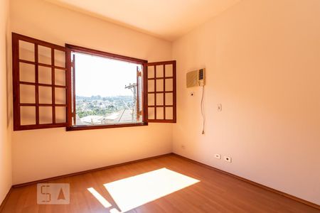 Casa de condomínio à venda com 281m², 4 quartos e 4 vagas Casa de condomínio à venda com 281m², 4 quartos e 4 vagasQuarto 2