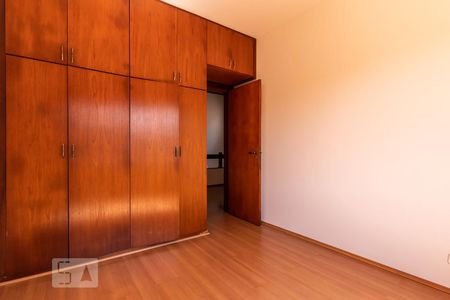 Casa de condomínio à venda com 281m², 4 quartos e 4 vagas Casa de condomínio à venda com 281m², 4 quartos e 4 vagasQuarto 2