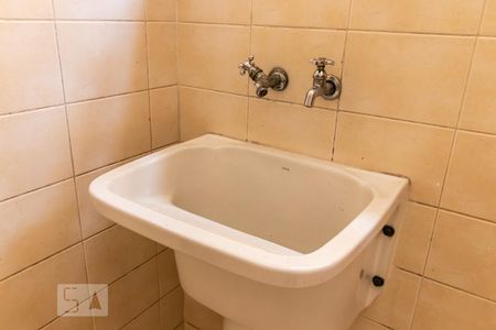 Casa de condomínio à venda com 281m², 4 quartos e 4 vagas Casa de condomínio à venda com 281m², 4 quartos e 4 vagasDetalhe da Área de Serviço