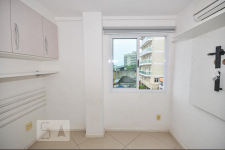 Quarto 1 de apartamento para alugar com 2 quartos, 40m² em Taquara, Rio de Janeiro