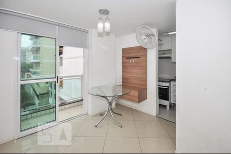 Sala de apartamento para alugar com 2 quartos, 40m² em Taquara, Rio de Janeiro