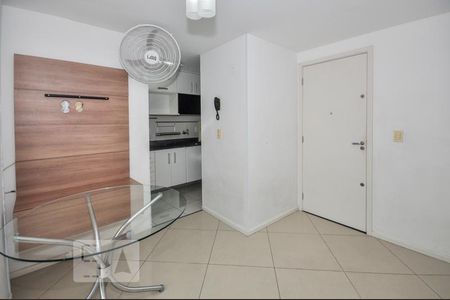 Sala de apartamento para alugar com 2 quartos, 40m² em Taquara, Rio de Janeiro