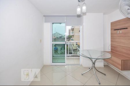 Sala de apartamento para alugar com 2 quartos, 40m² em Taquara, Rio de Janeiro