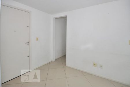Sala de apartamento para alugar com 2 quartos, 40m² em Taquara, Rio de Janeiro