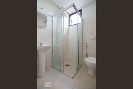 Banho de kitnet/studio para alugar com 1 quarto, 30m² em Centro, Belo Horizonte
